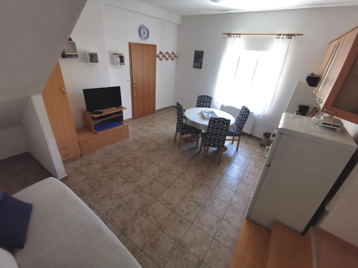Apartman Pod Forticu ฮวาร์ ภายนอก รูปภาพ