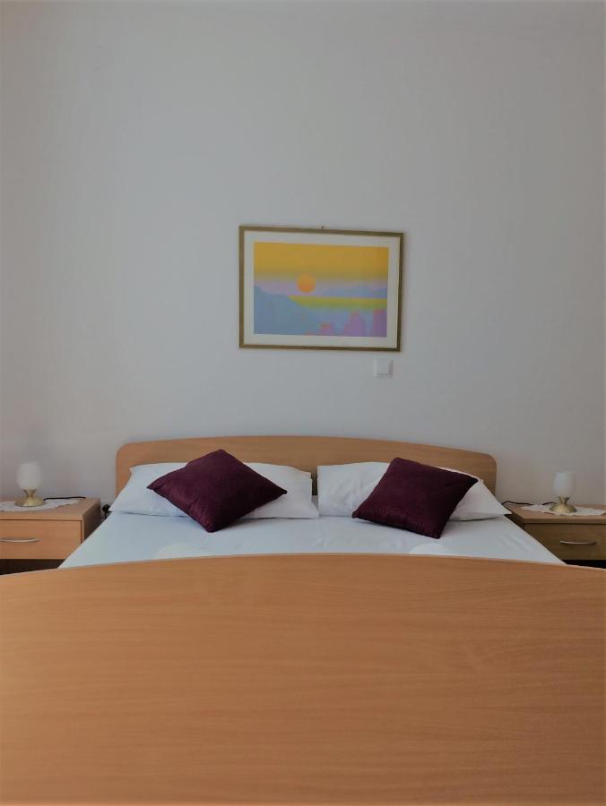 Apartman Pod Forticu ฮวาร์ ภายนอก รูปภาพ